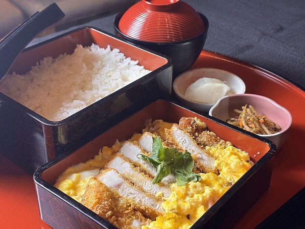 2北海道産豚肉のかつ重.JPG
