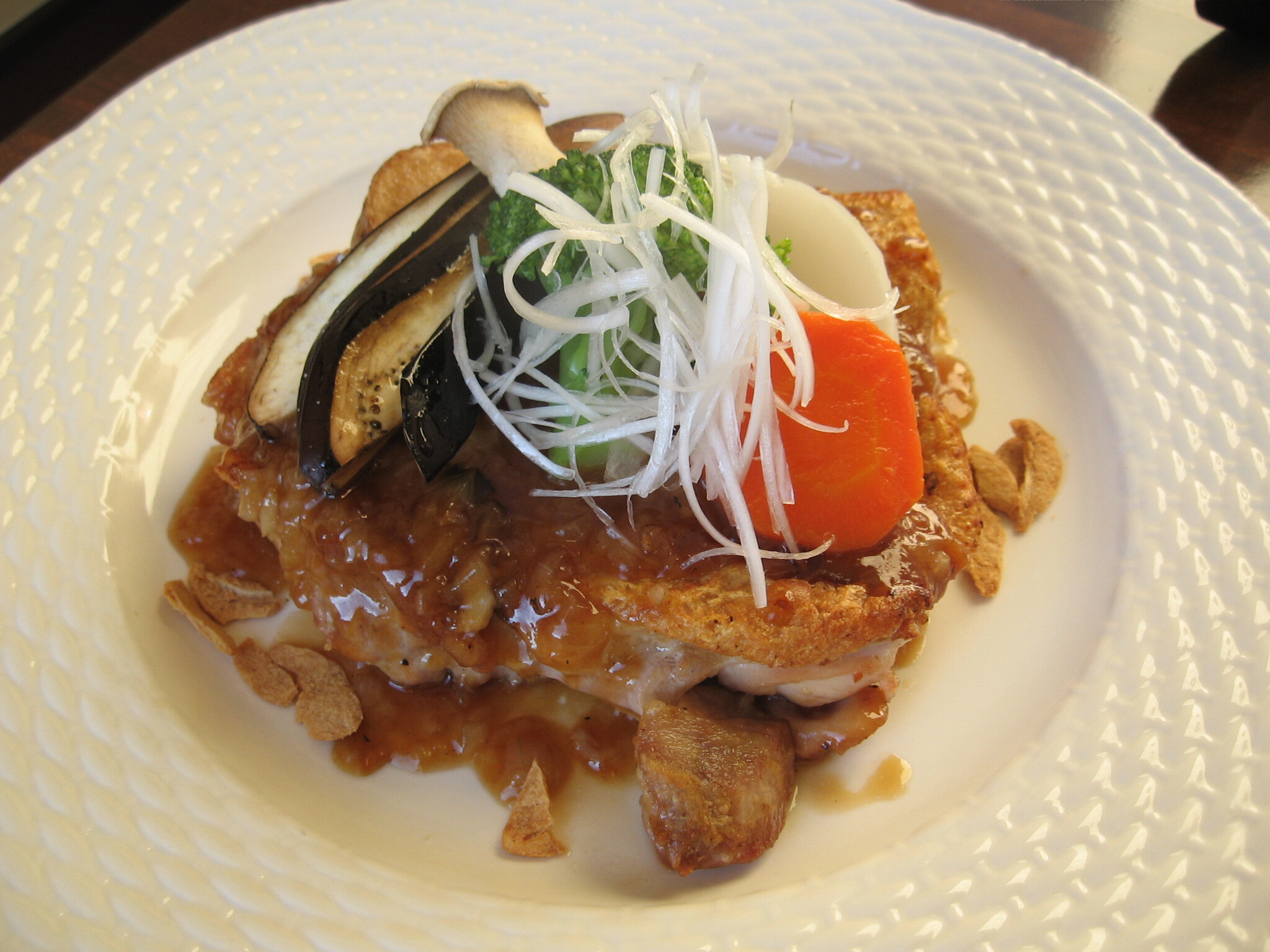 知床産鶏肉のガーリックソース.JPG