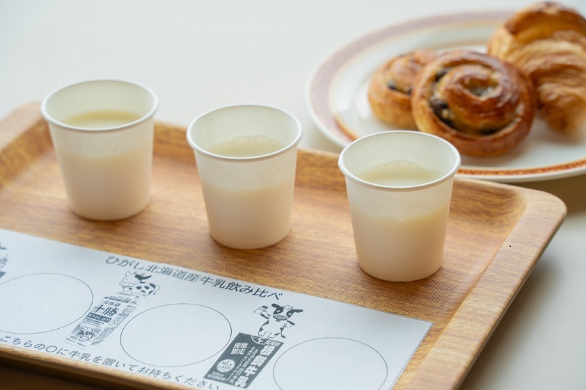 160_屈斜路_朝食_牛乳飲み比べ_01.jpg