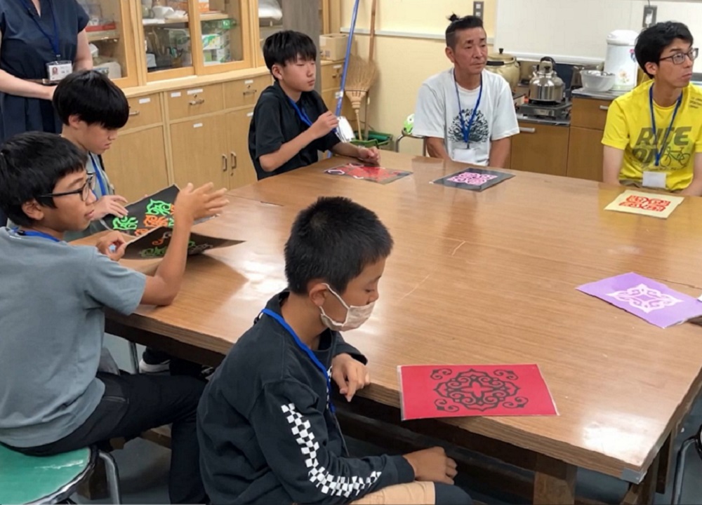 アイヌ文様クリアファイル作成体験