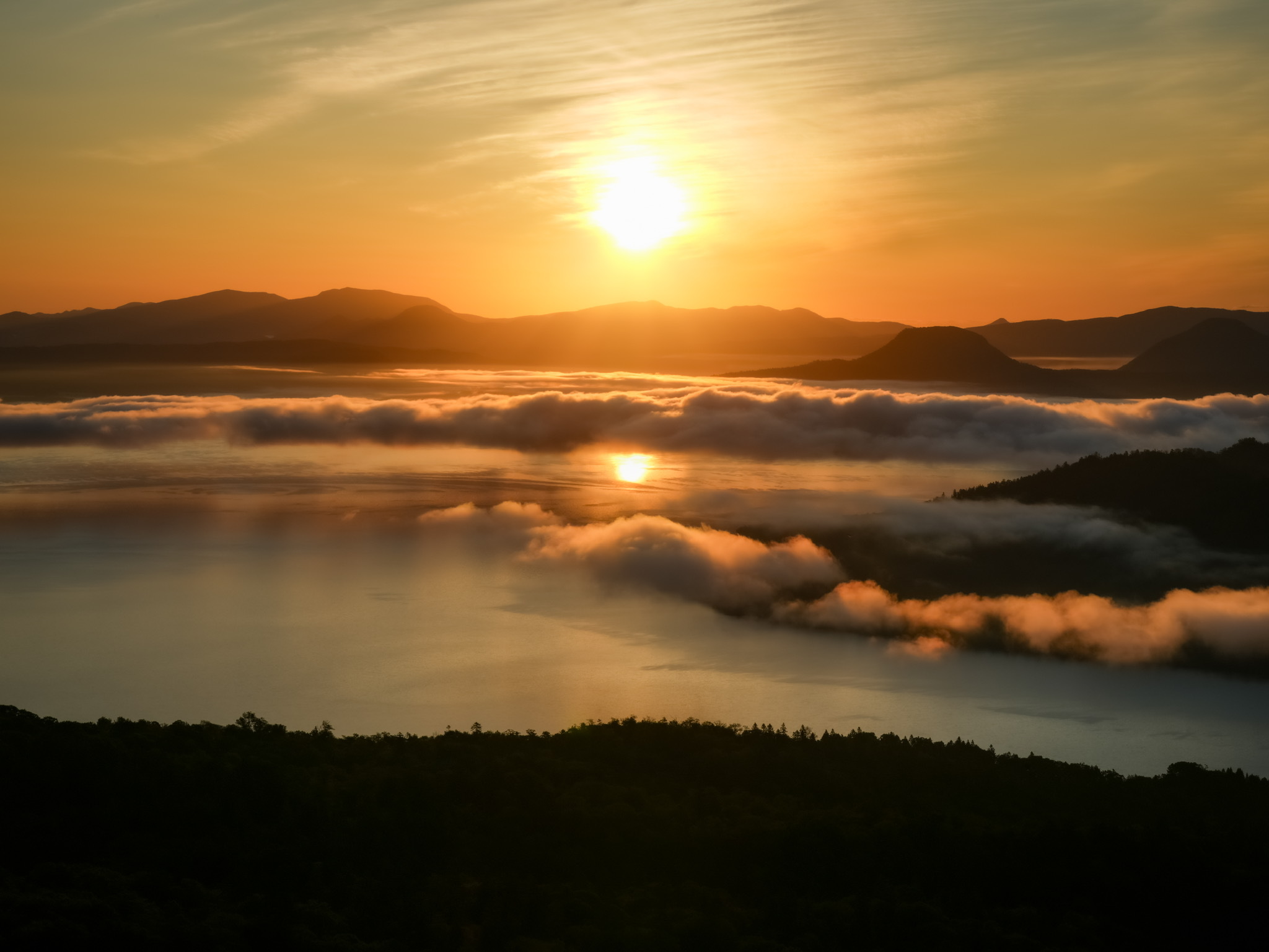 屈斜路湖の雲海がうつる作品