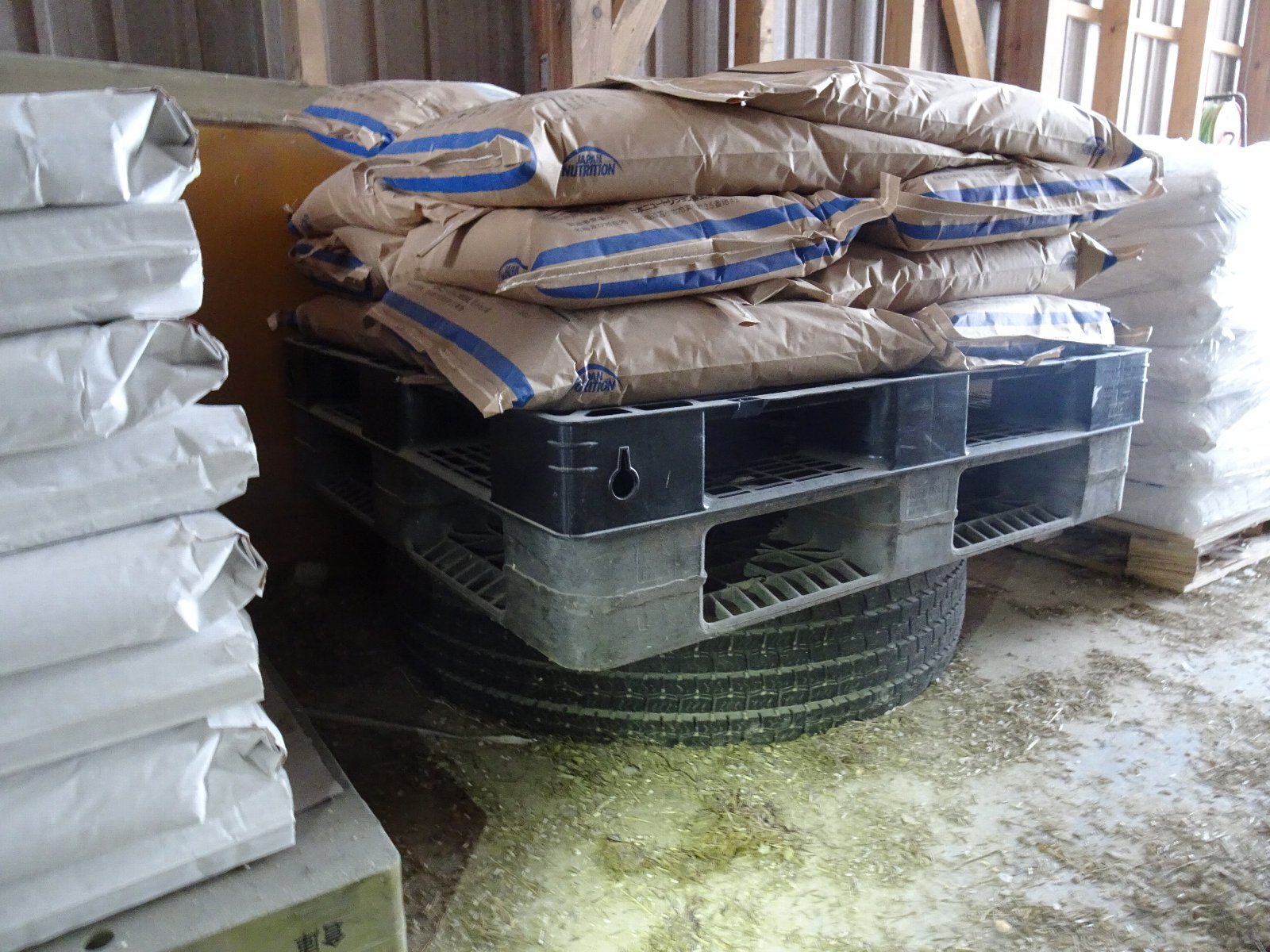 写真5_紙袋をかさ上げした対策例