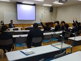 進路座談会の様子